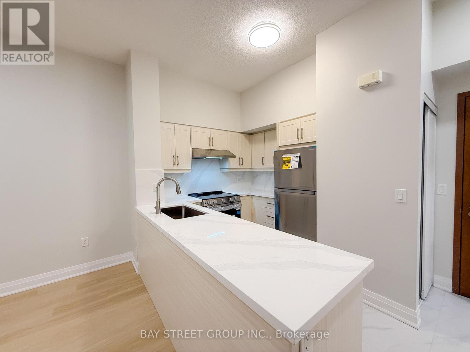 218 - 1038 MCNICOLL AVENUE photo 3