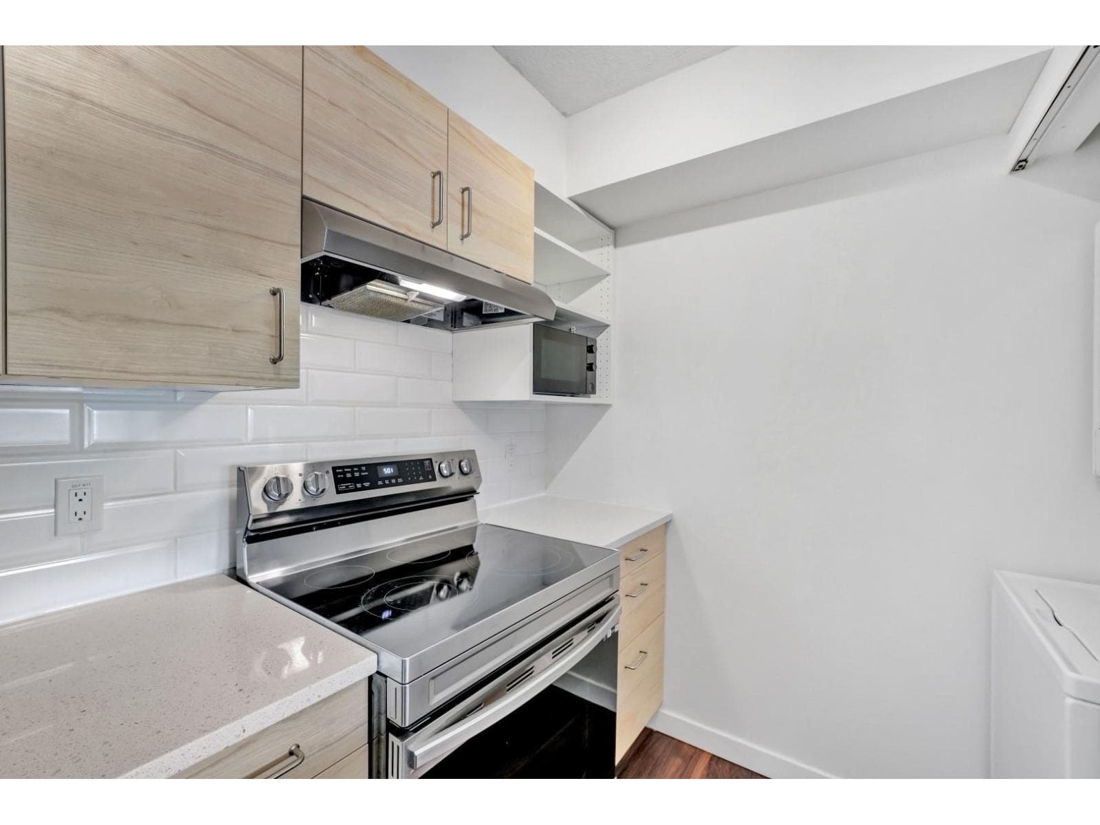 803 9830 WHALLEY BOULEVARD photo 5