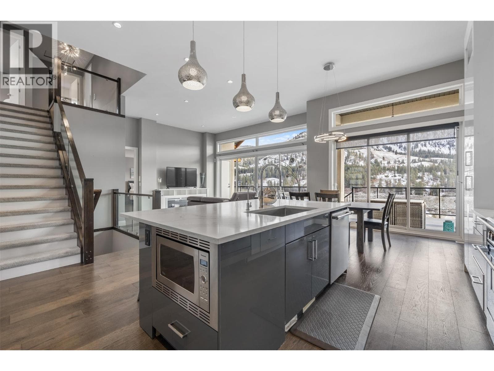 1122 Stockley Street photo 5