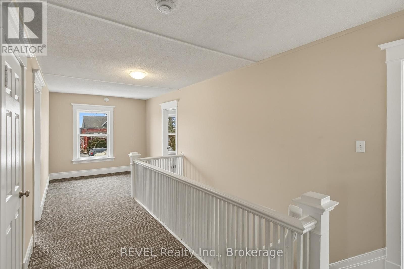 184 QUEENSTON STREET photo 5