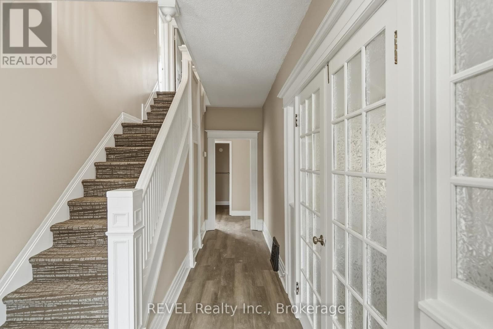 184 QUEENSTON STREET photo 4