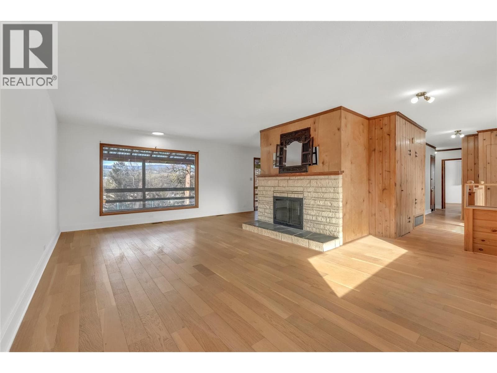 2 bed 1 bath single family at 379 MAYNE Avenue — $529,000