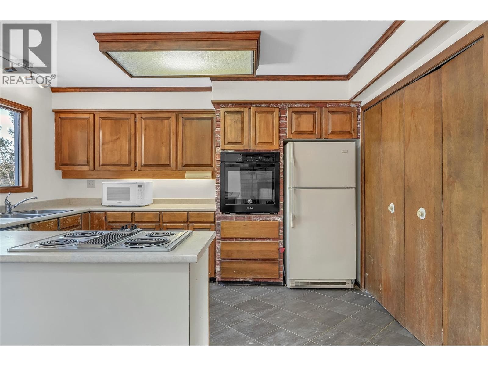 379 MAYNE Avenue photo 3