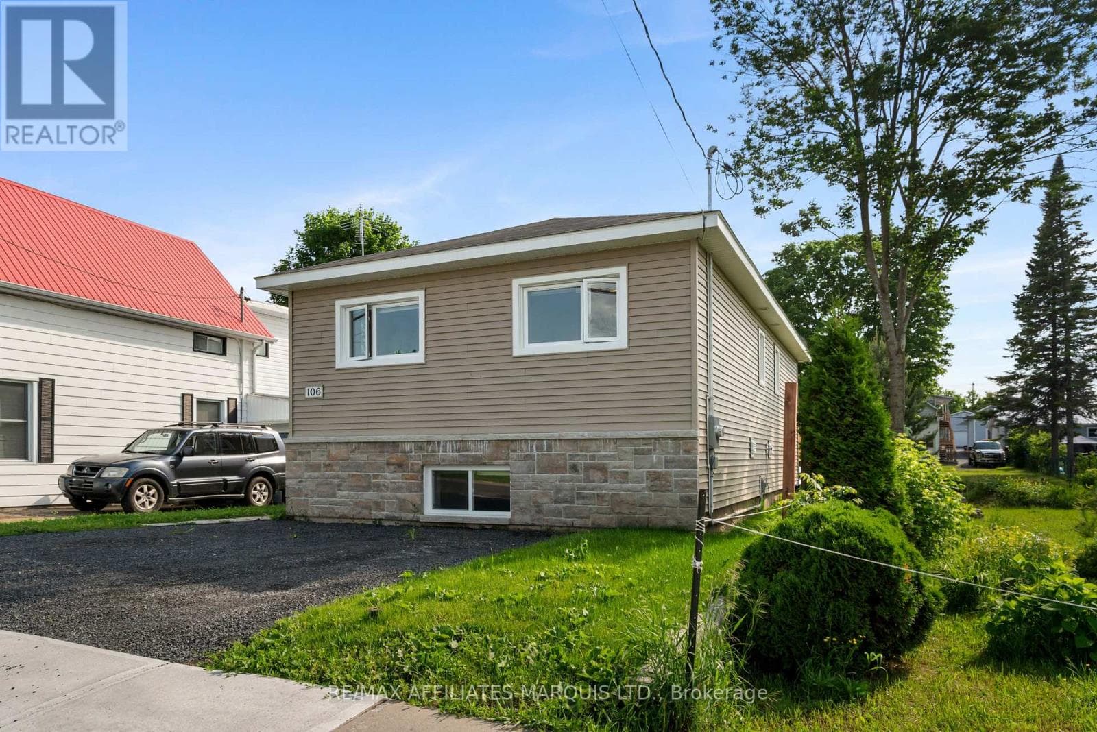 106 BISHOP STREET S photo 2