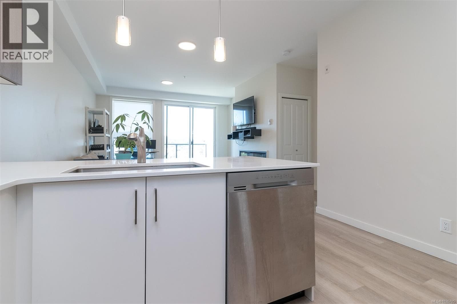 504 815 Orono Ave photo 5
