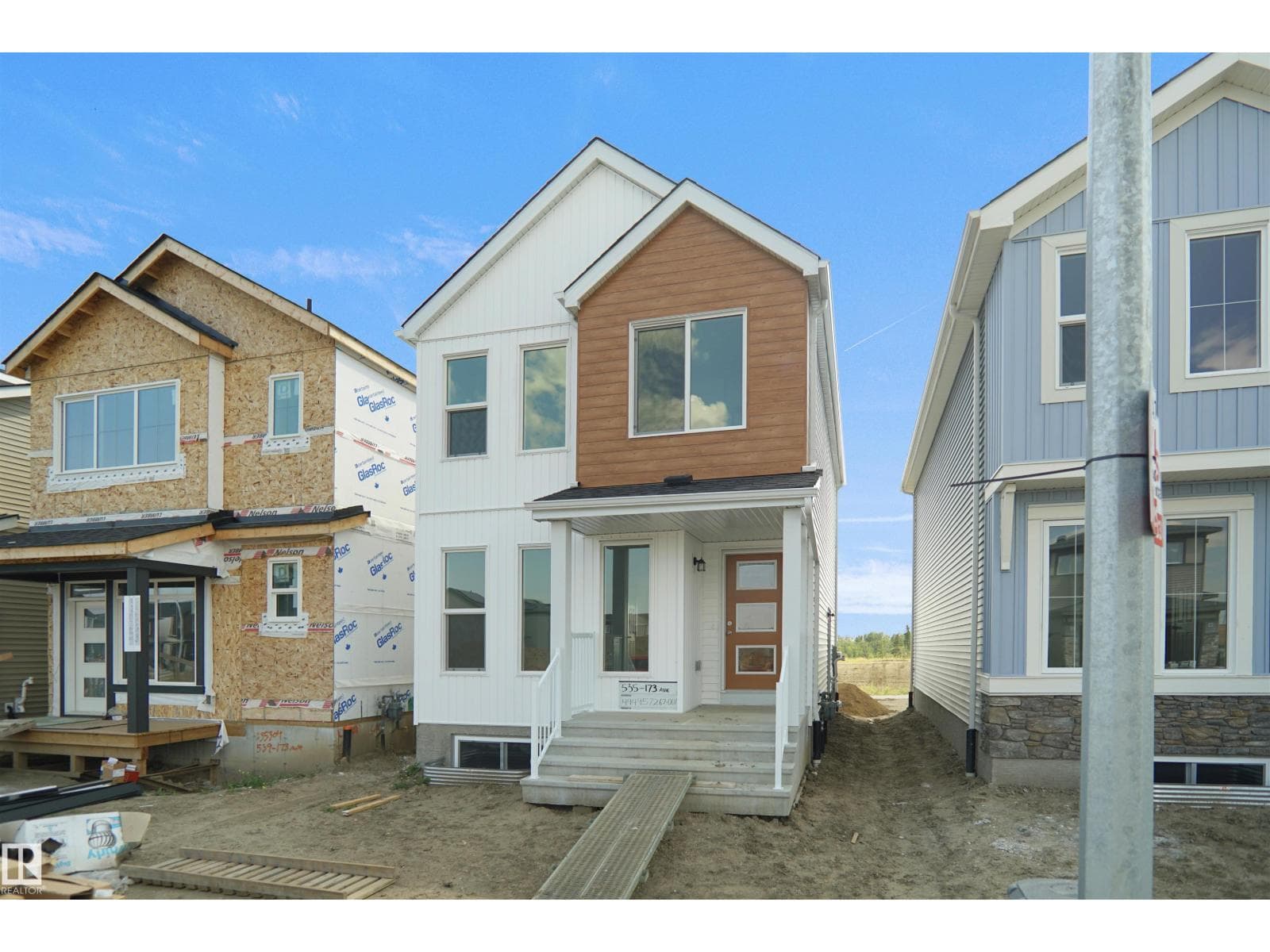 3 bed 3 bath single family at 18984 28 AV NW — $444,672