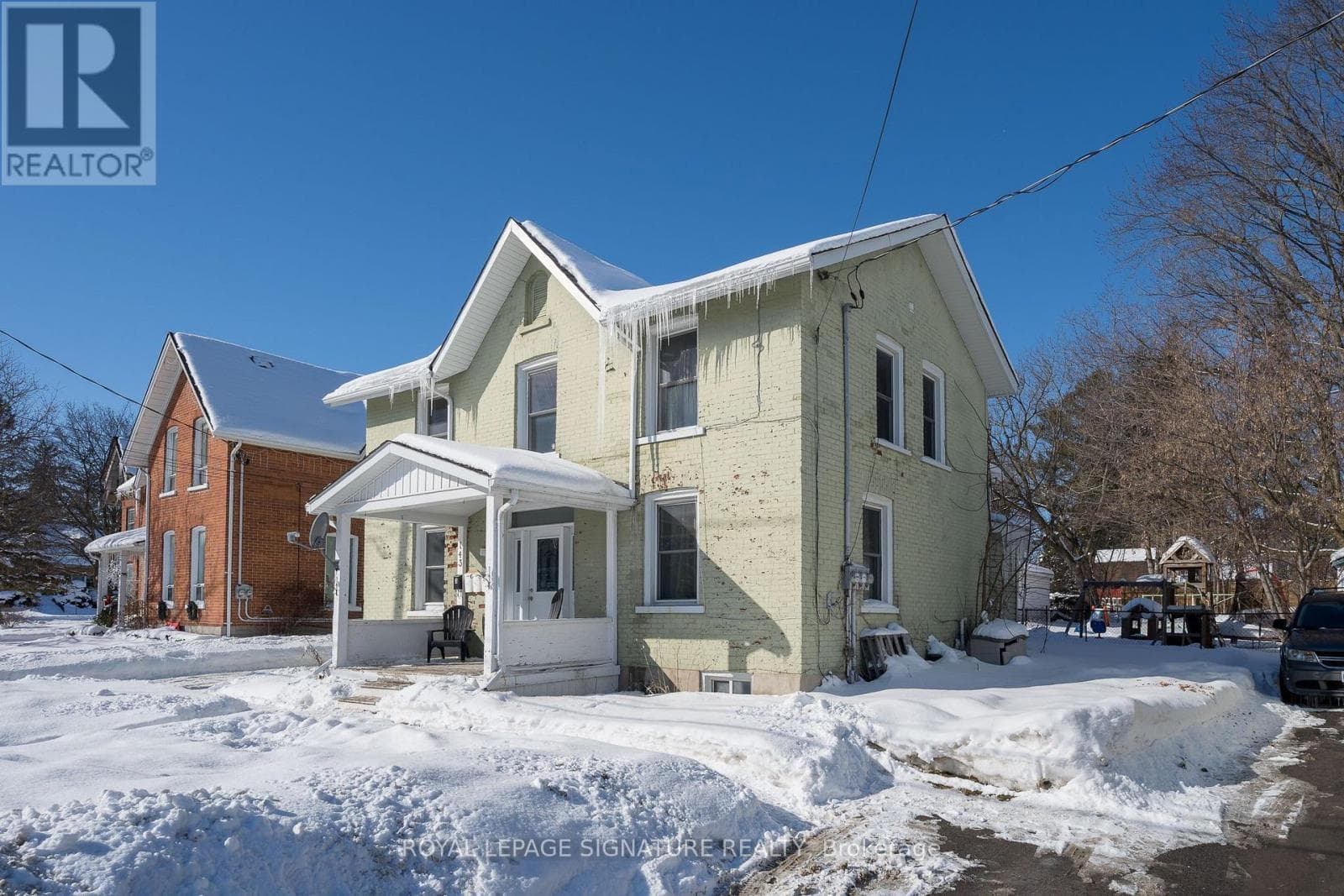 143 DUNDAS STREET W photo 3