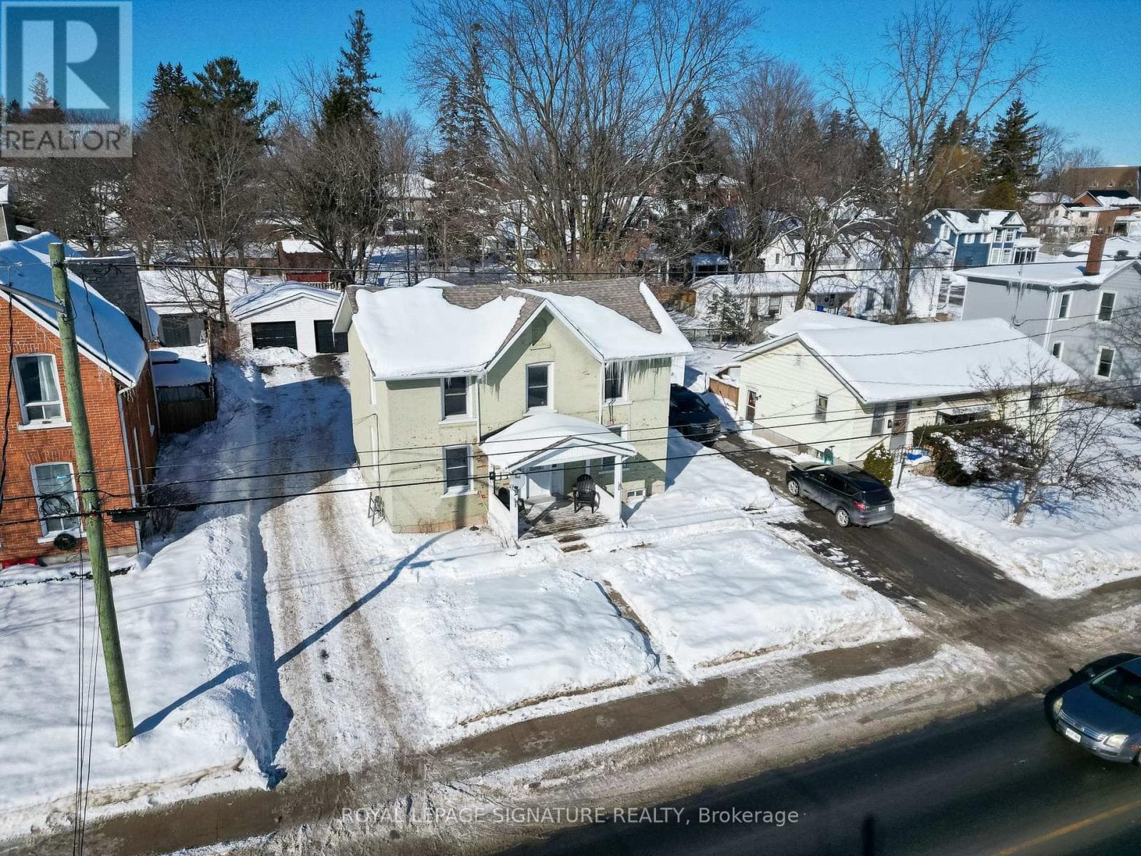 6 bed 3 bath multi-family at 143 DUNDAS STREET W — $625,000