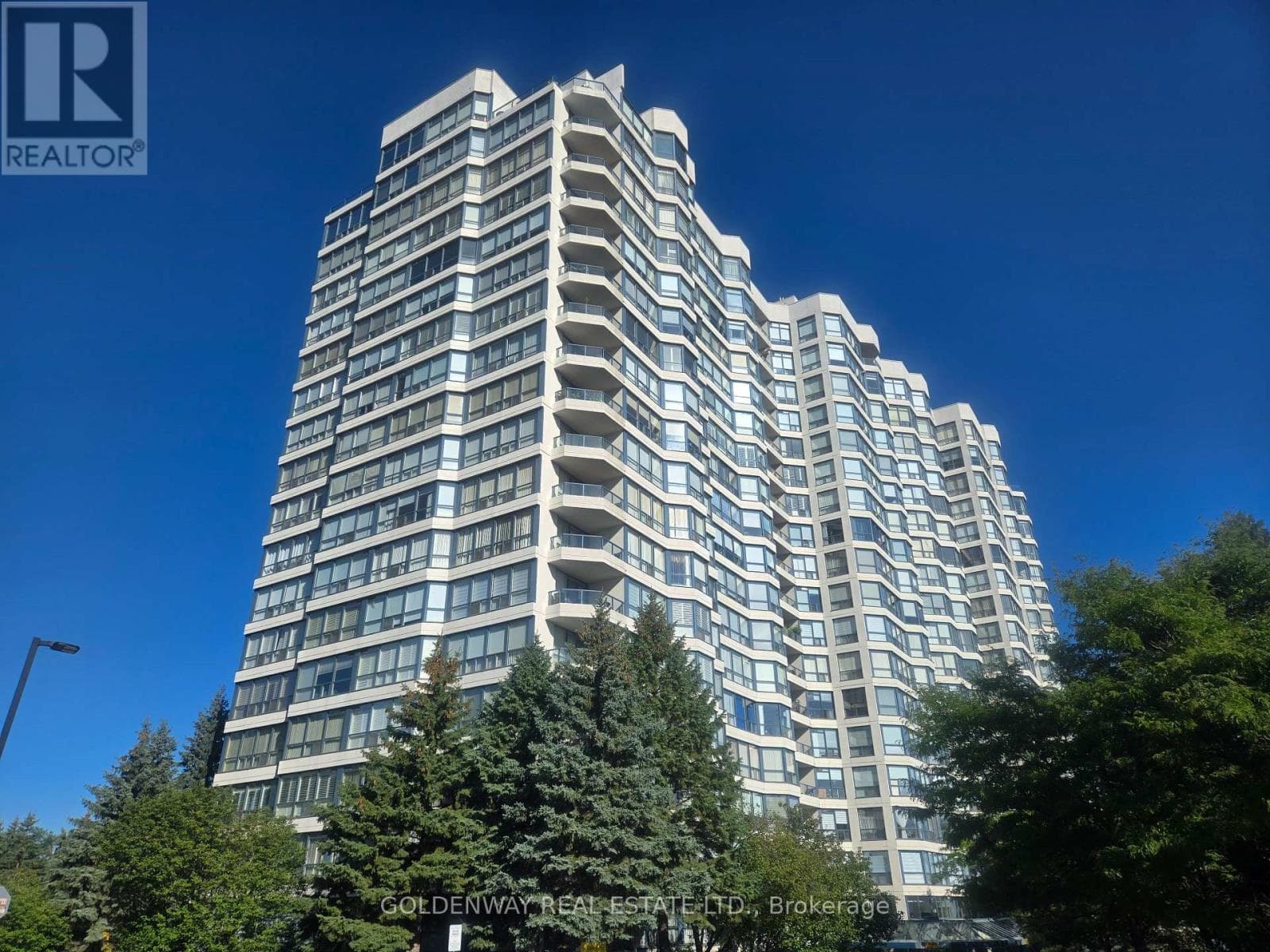 3 bed 2 bath single family at 1012 - 7300 YONGE STREET — $599,000