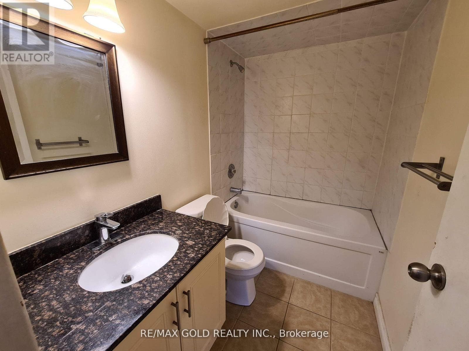 405 - 335 DRIFTWOOD AVENUE photo 4