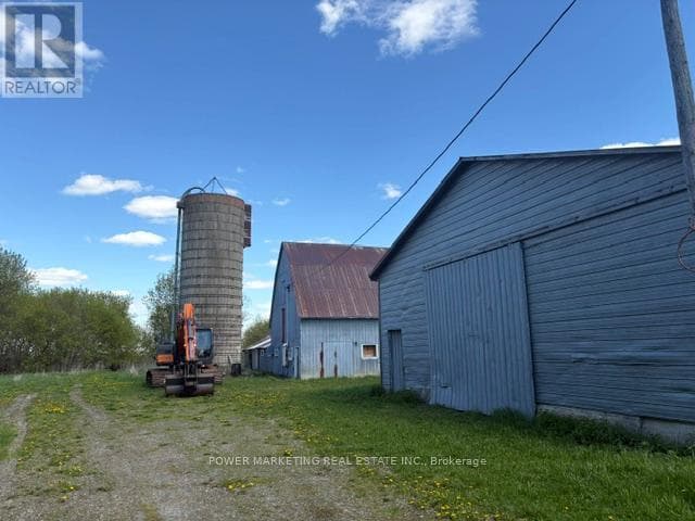 955 ST GUILLAUME ROAD photo 2