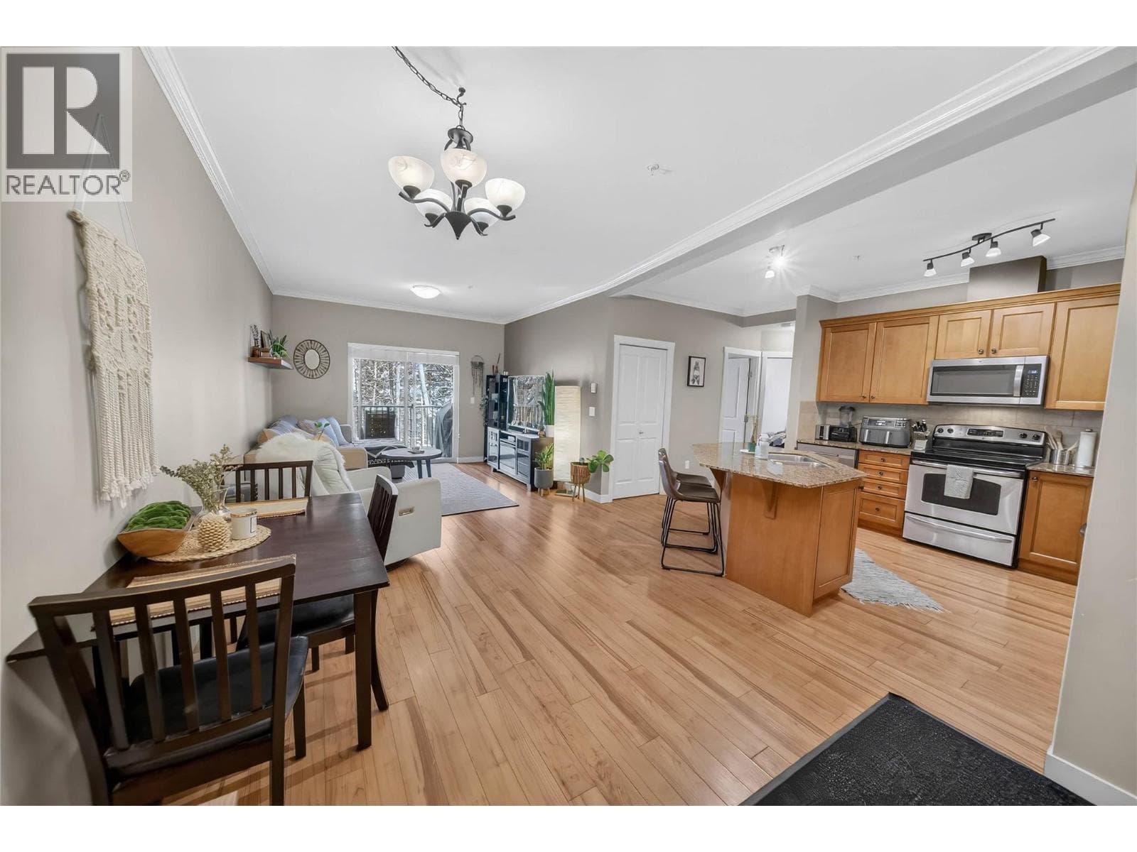 1330 WHITEWOOD Crescent Unit# 205 photo 5