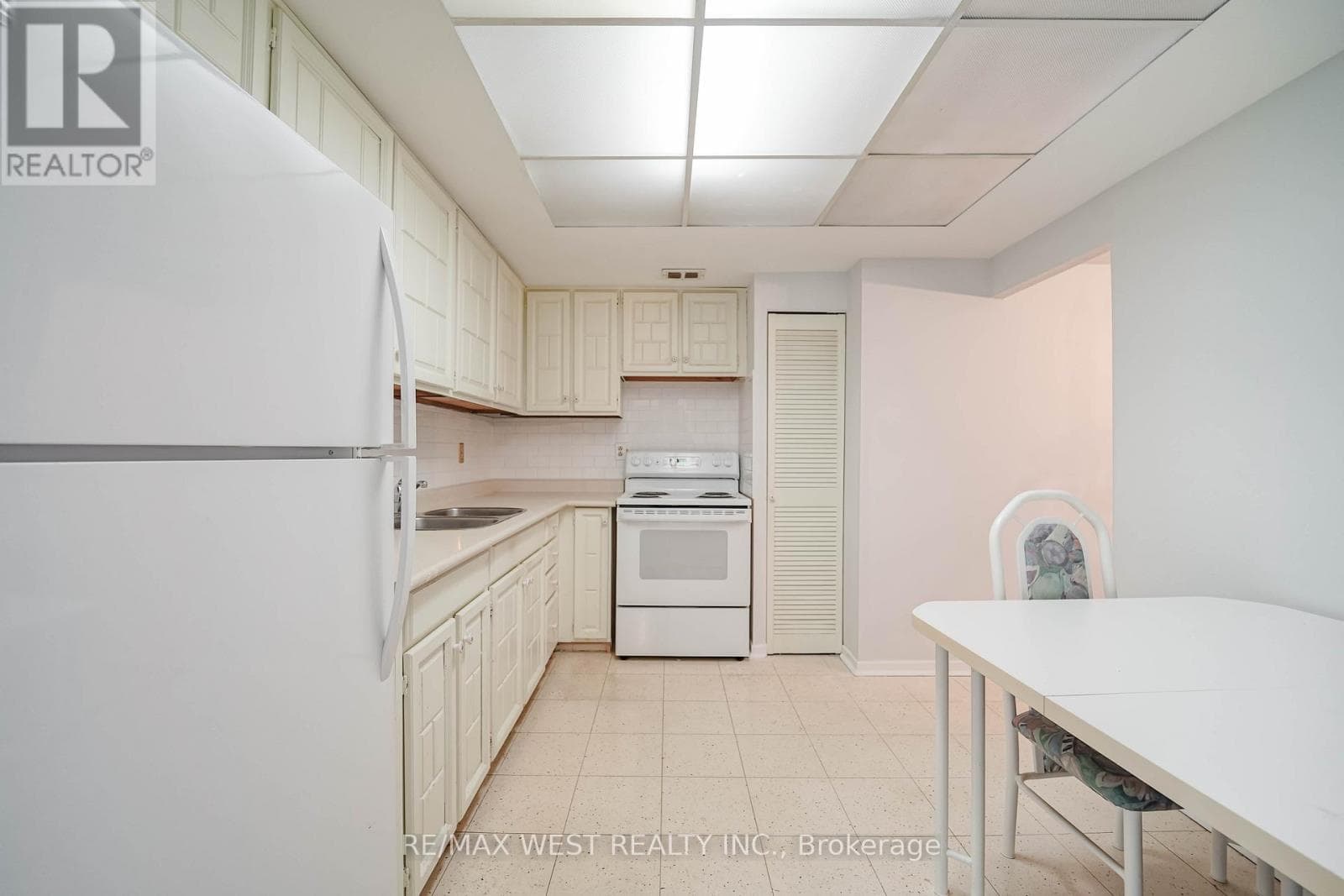 909 - 10 MUIRHEAD ROAD photo 5