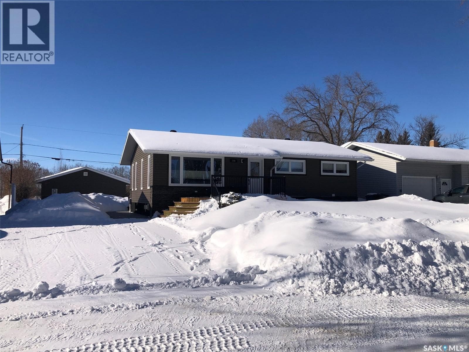 4 bed 2 bath single family at 146 Jubilee CRESCENT — $279,000
