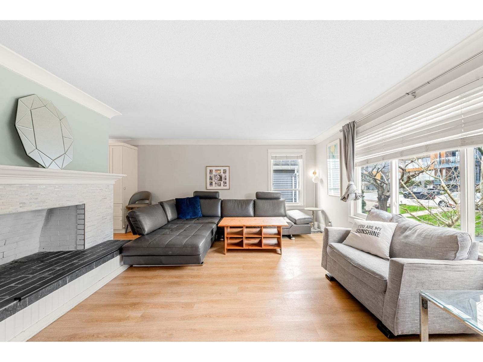 1276 KENT STREET photo 3