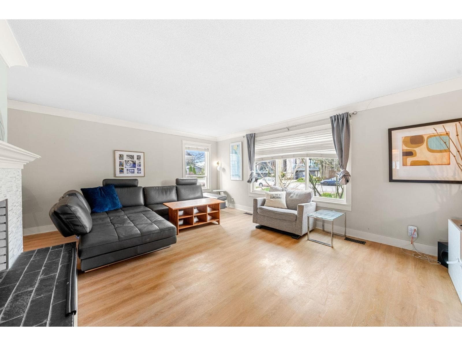 1276 KENT STREET photo 2