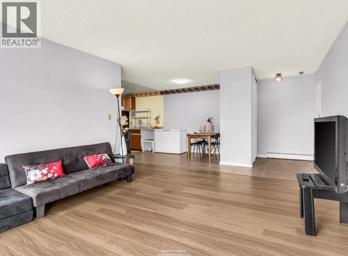 305 7260 LINDSAY ROAD photo 3