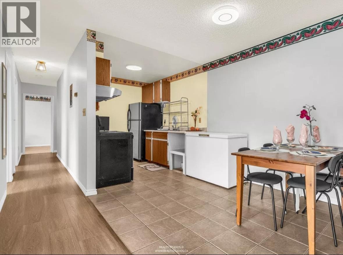 305 7260 LINDSAY ROAD photo 4