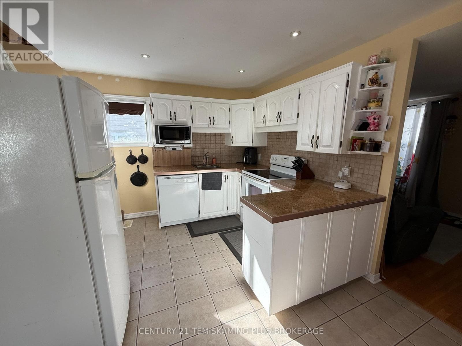 60 WOODS STREET photo 4