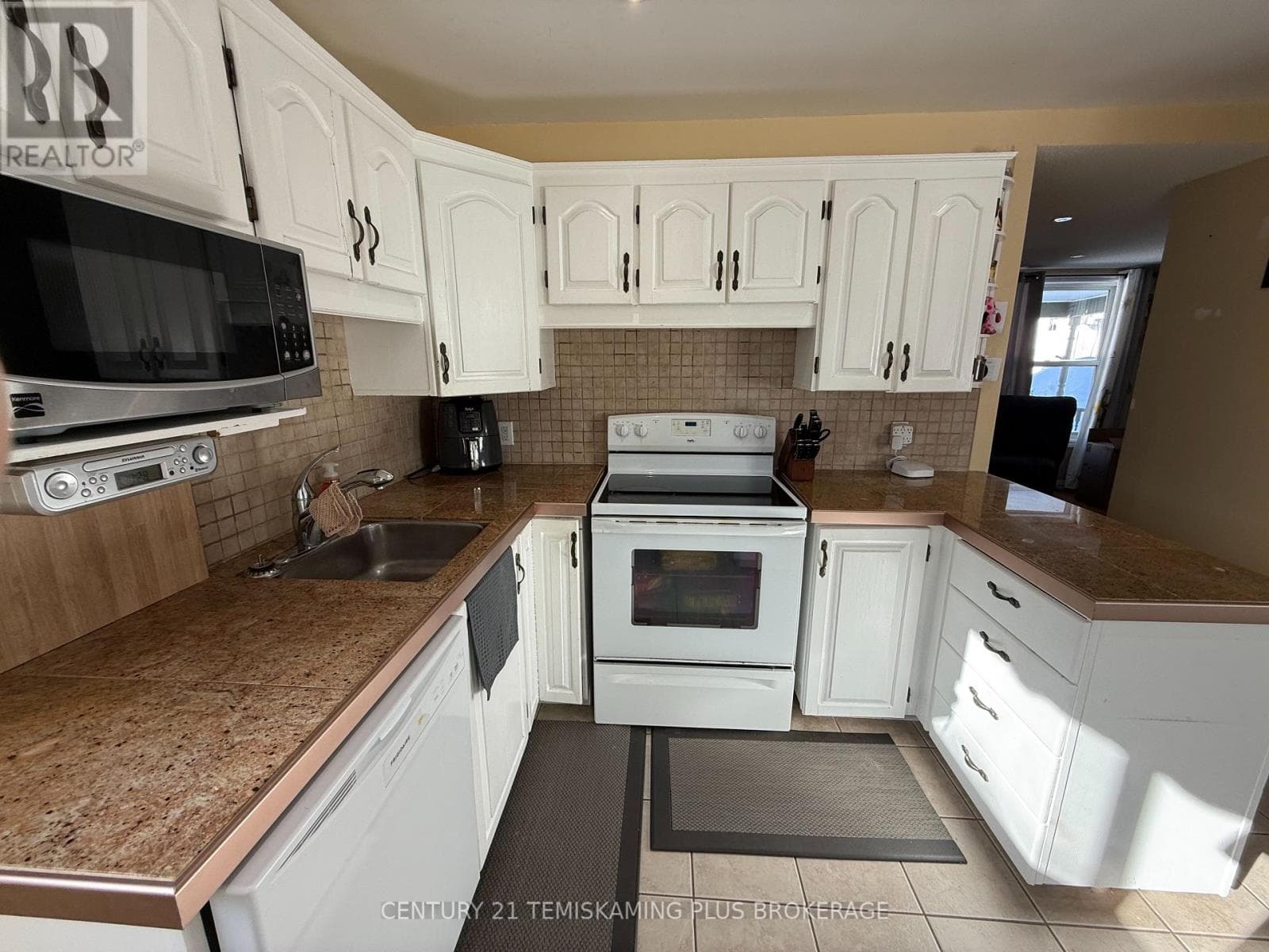 60 WOODS STREET photo 5