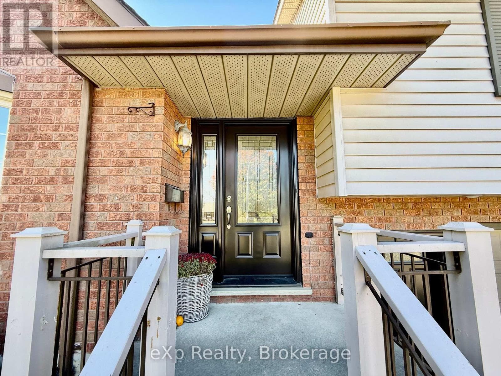217 THOMAS STREET photo 2