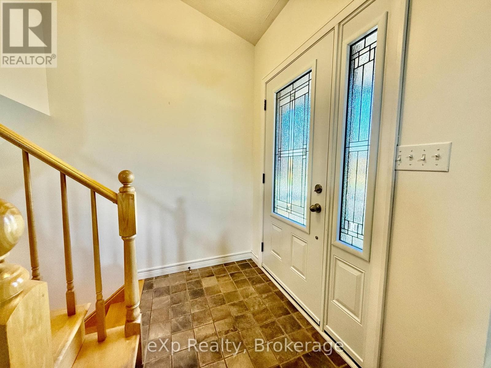 217 THOMAS STREET photo 3
