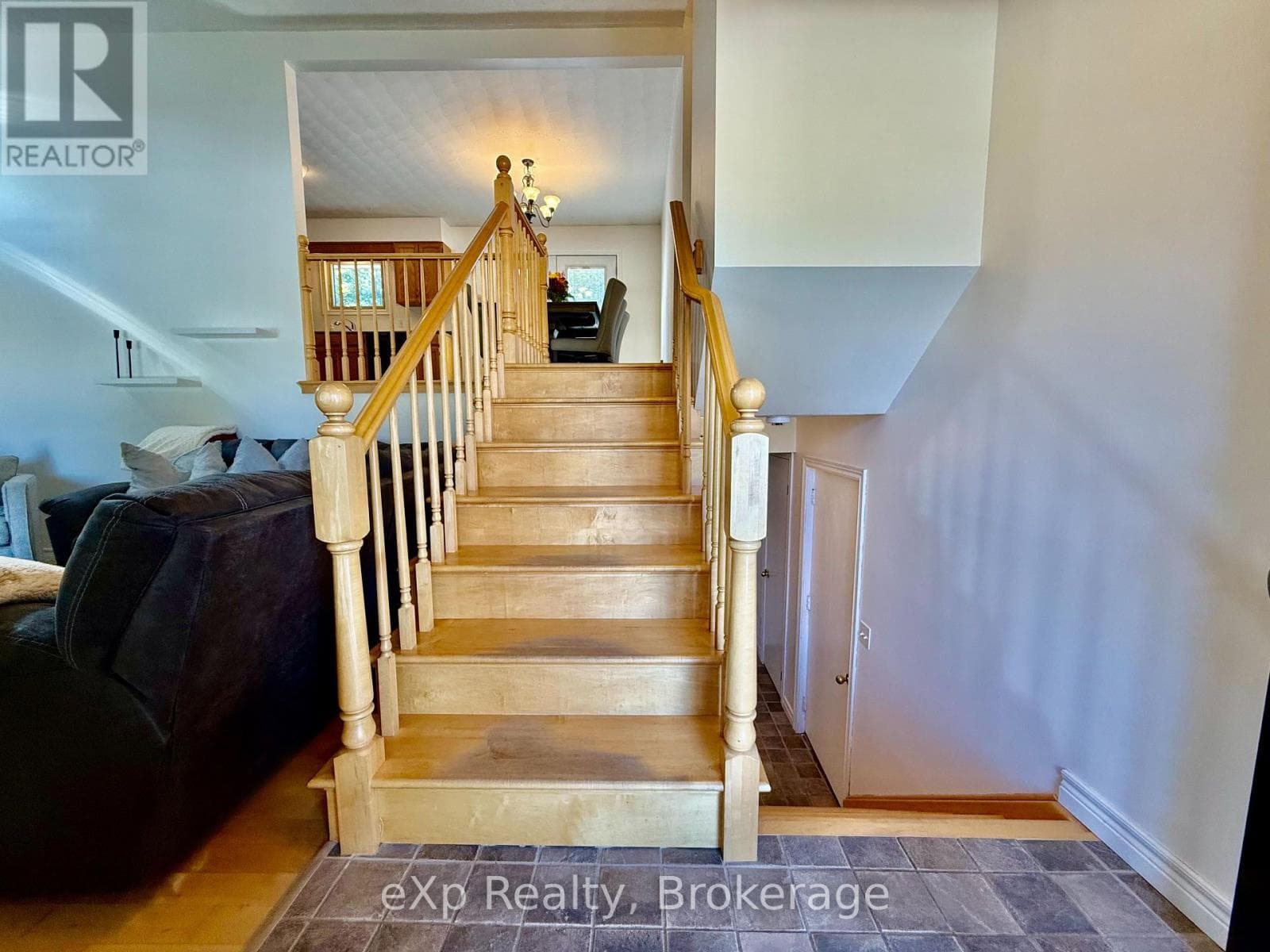 217 THOMAS STREET photo 4