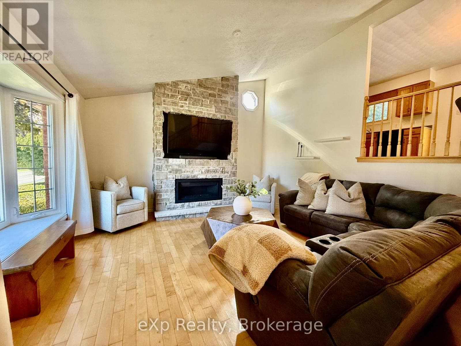 217 THOMAS STREET photo 5