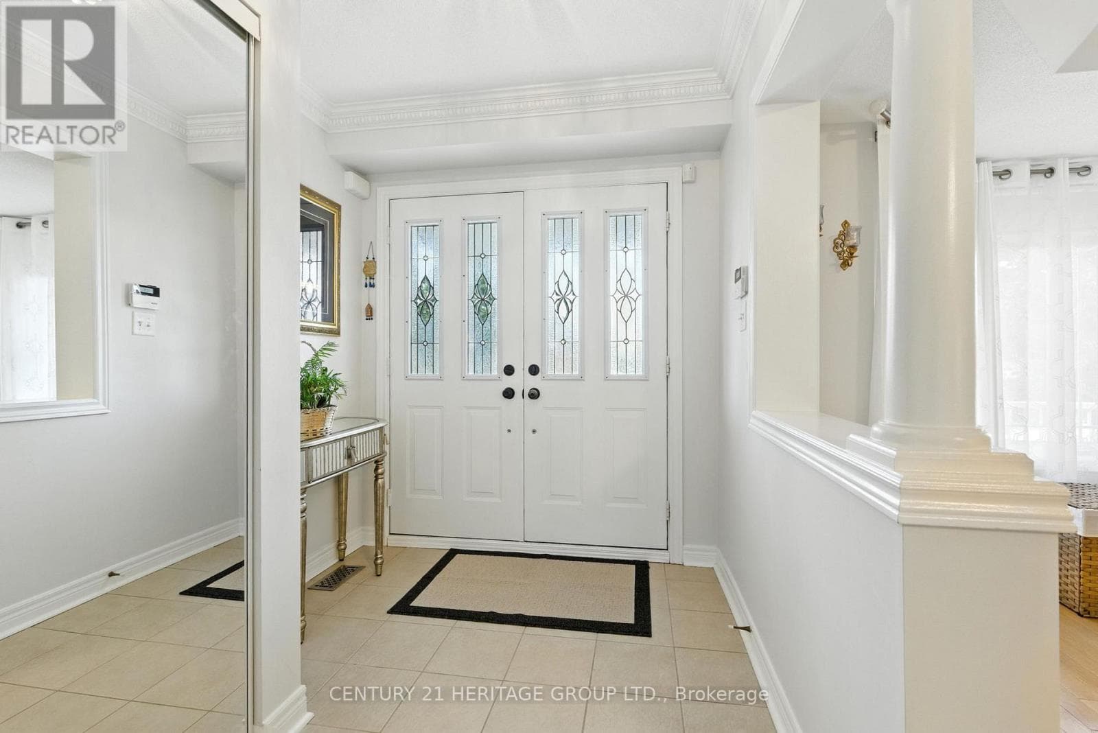 106 LAURENDALE AVENUE photo 4