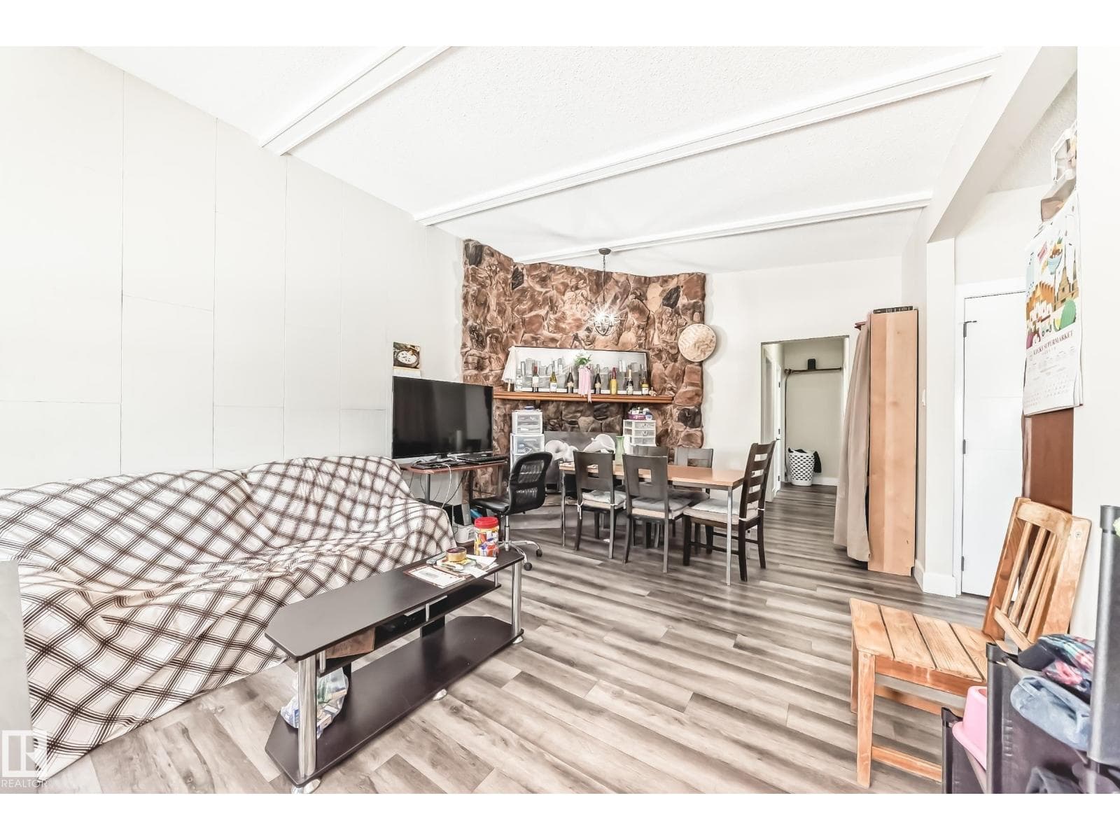 7604 7606 75 ST NW photo 3