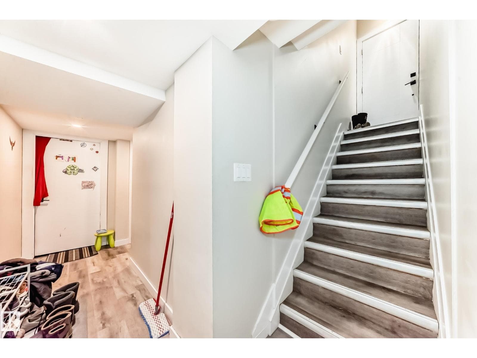 7604 7606 75 ST NW photo 4