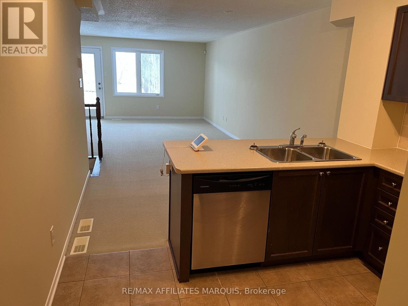 304 FIR LANE photo 5