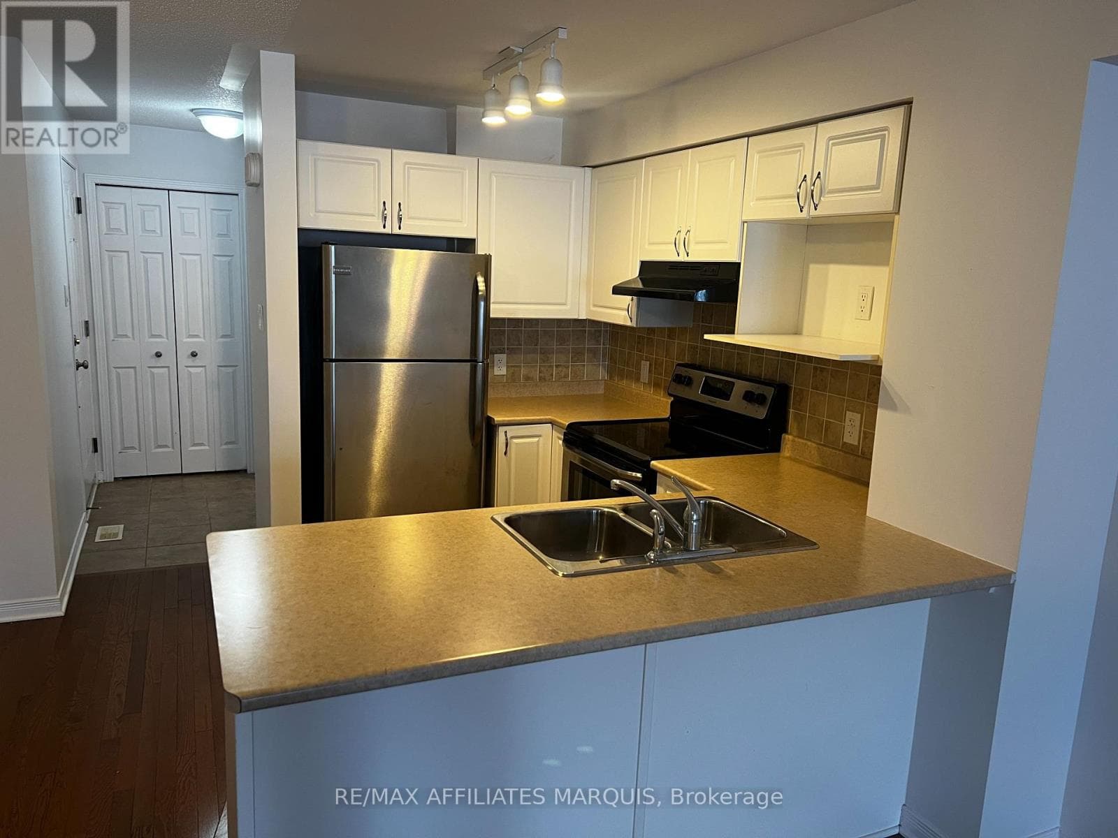 276 FIR LANE photo 3