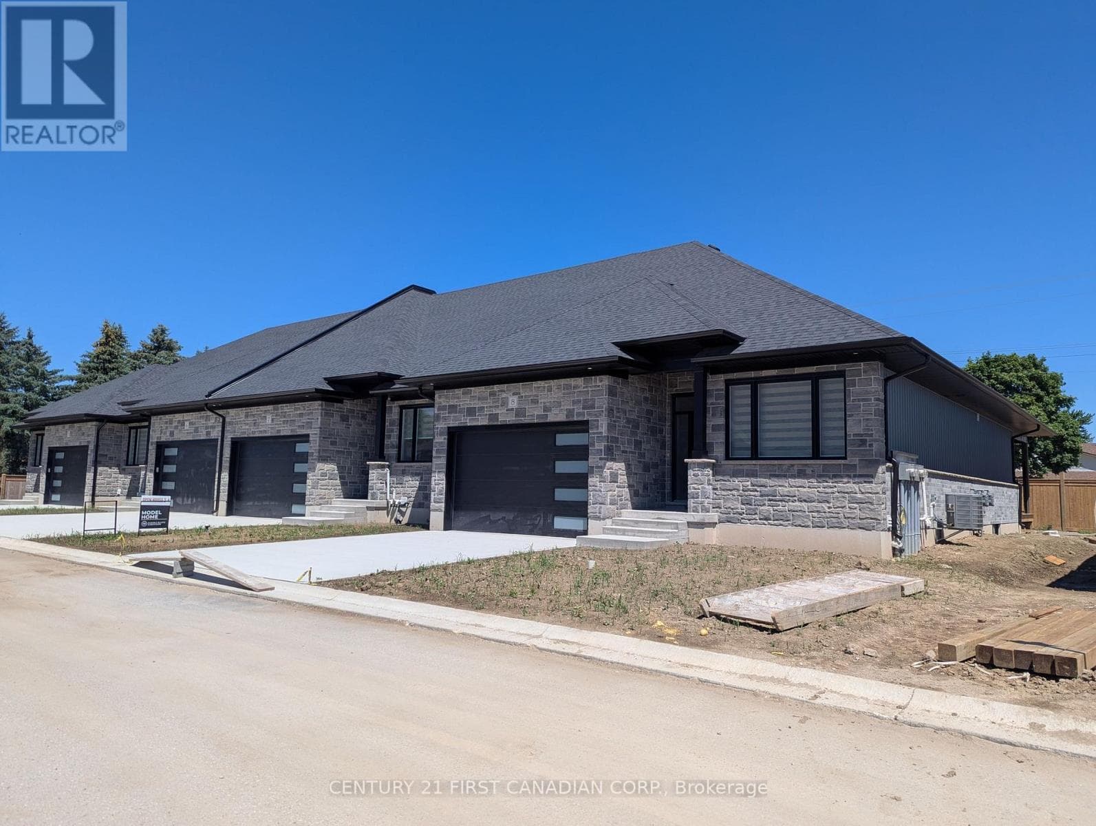 3 bed 3 bath single family at 8 - 32 POSTMA CRESCENT — $654,900