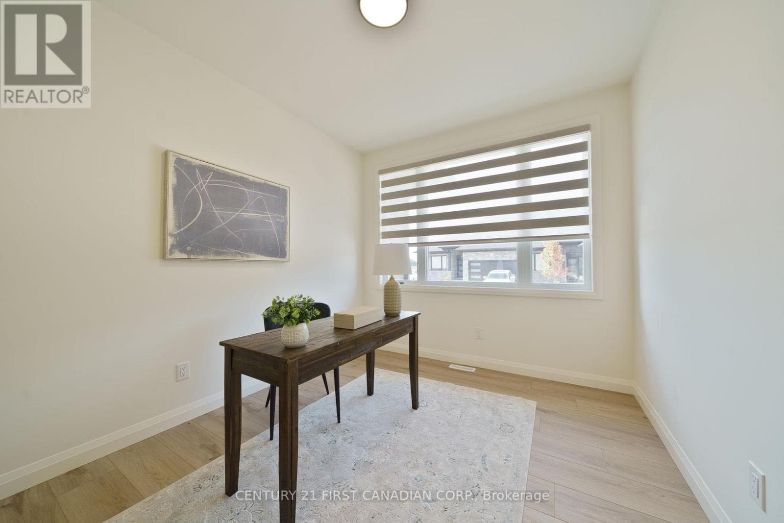 8 - 32 POSTMA CRESCENT photo 5