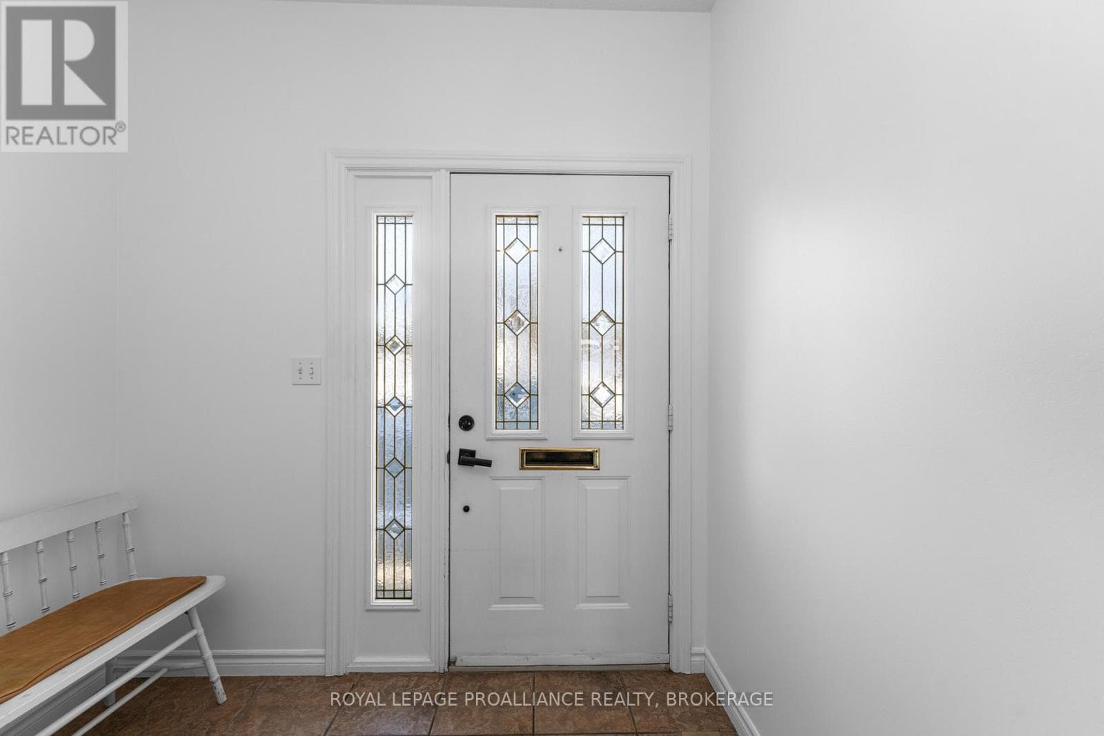 39 MOWAT AVENUE photo 2