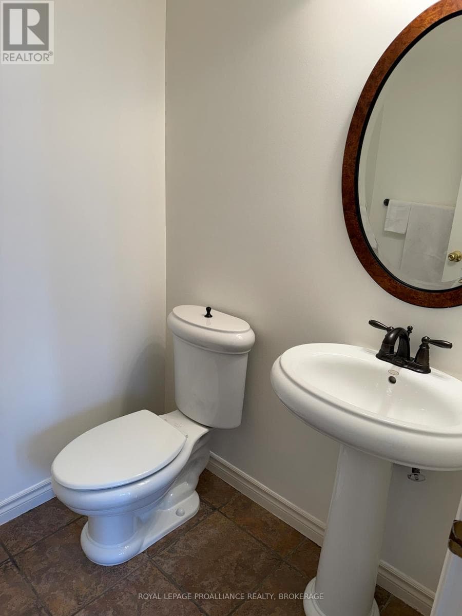 39 MOWAT AVENUE photo 4