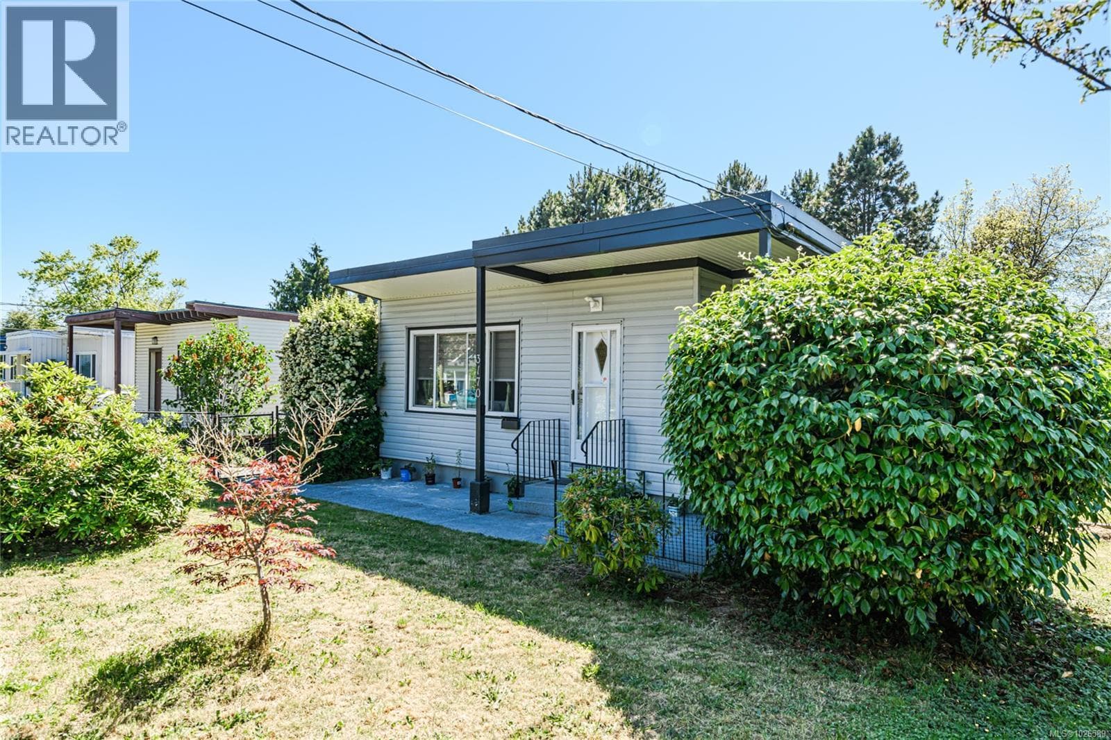 3170 Alder St photo 2
