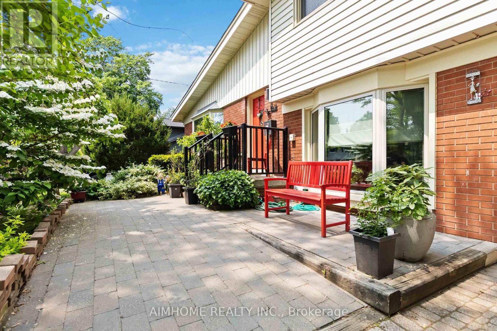1031 MARLEY CRESCENT photo 2