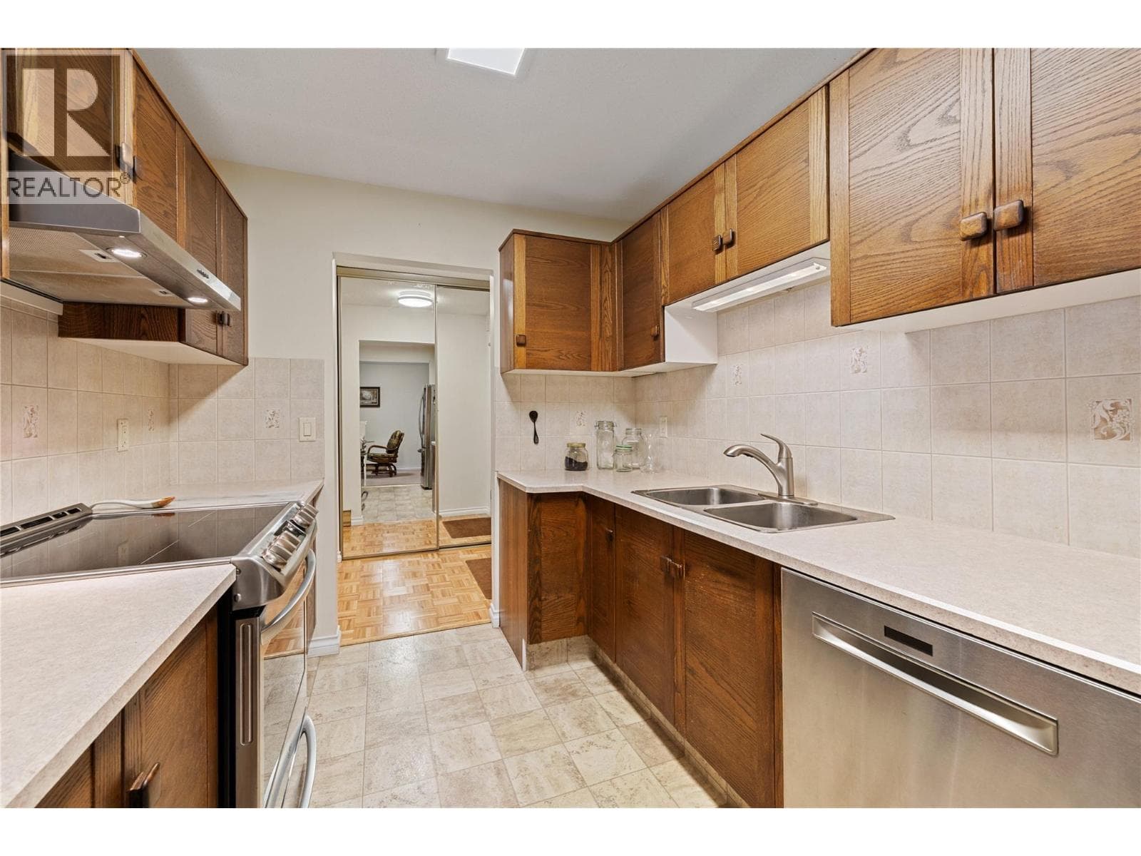 1035 Bernard Avenue Unit# 104 photo 3