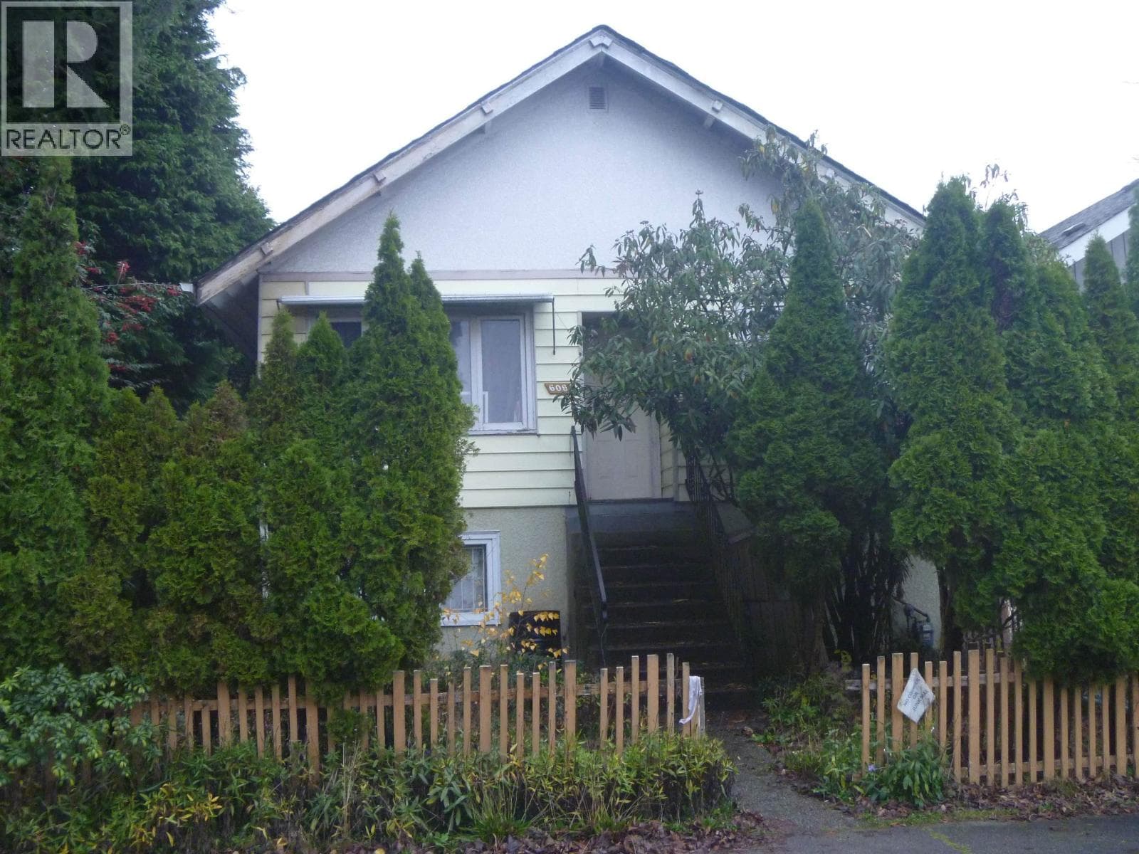 6084 CHESTER STREET photo 2