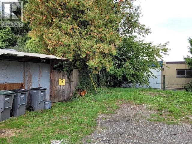 6084 CHESTER STREET photo 3
