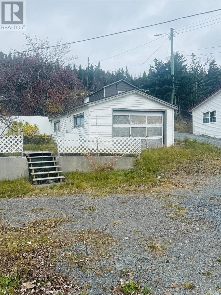 950 Main Road photo 3