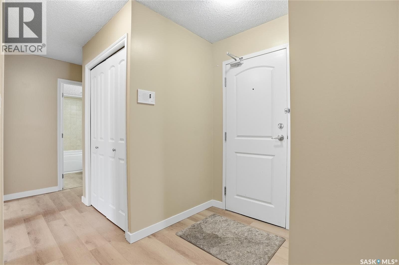 106 254 Pinehouse PLACE photo 4