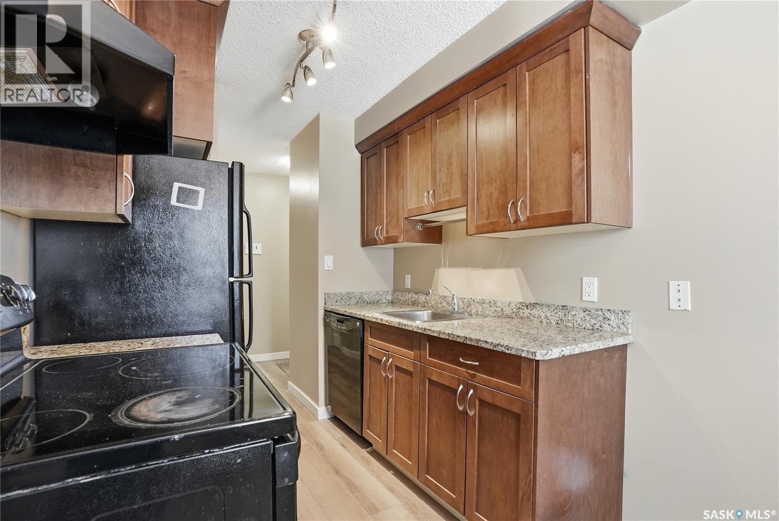 106 254 Pinehouse PLACE photo 7