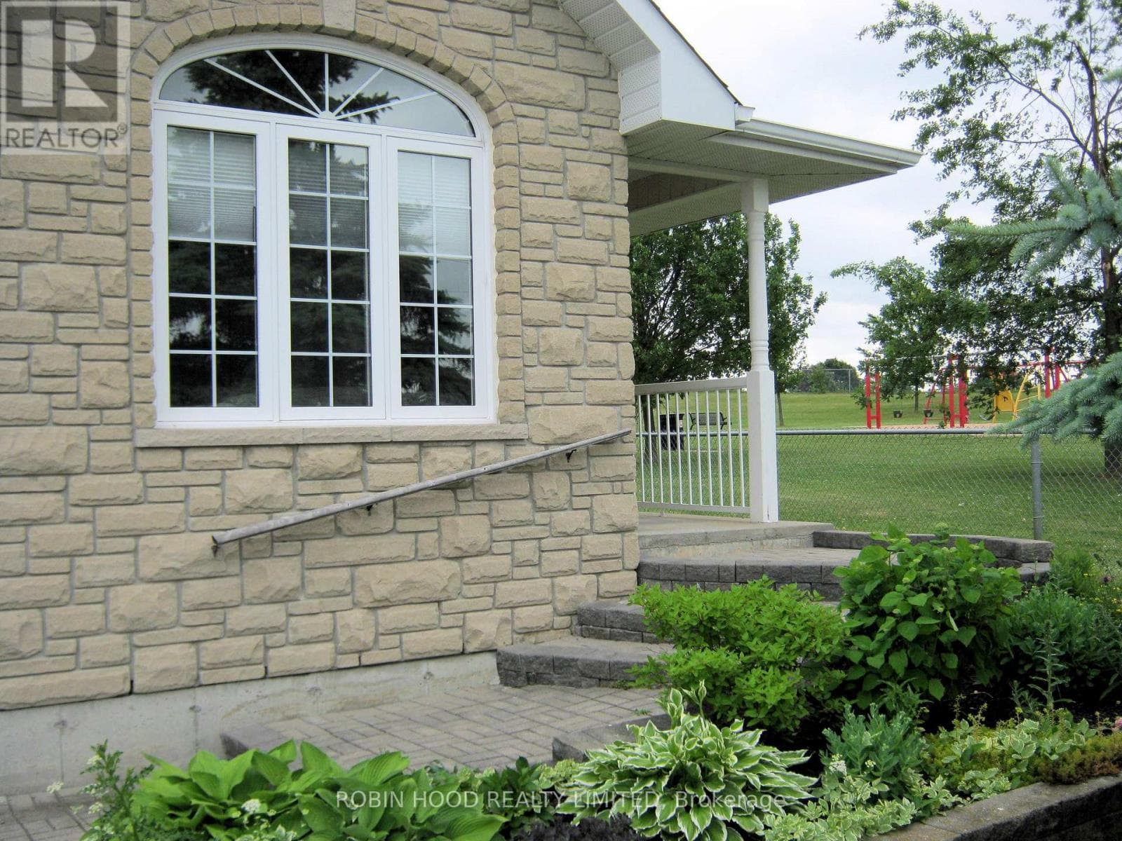 40 DORMER ROAD photo 2