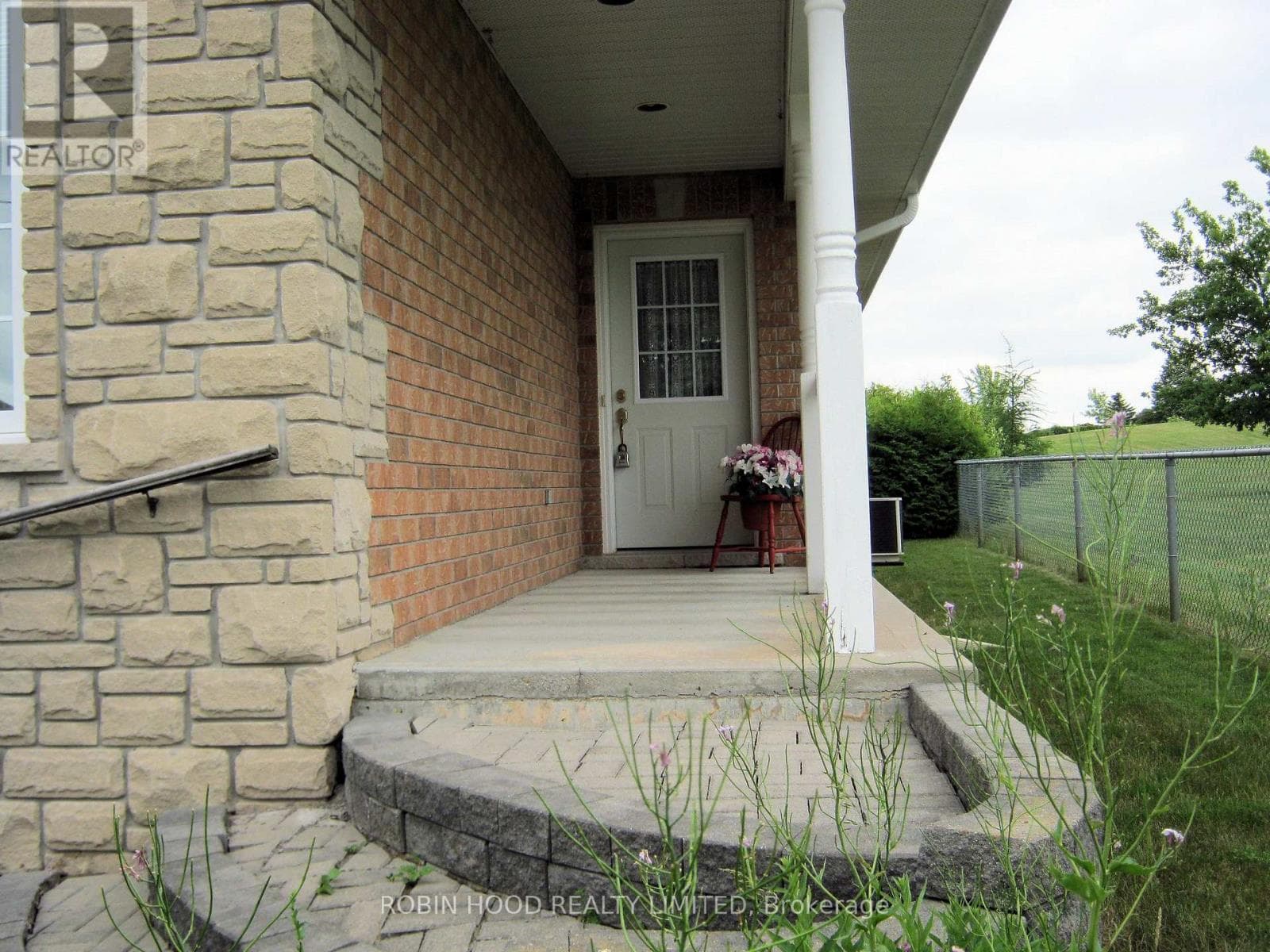40 DORMER ROAD photo 3