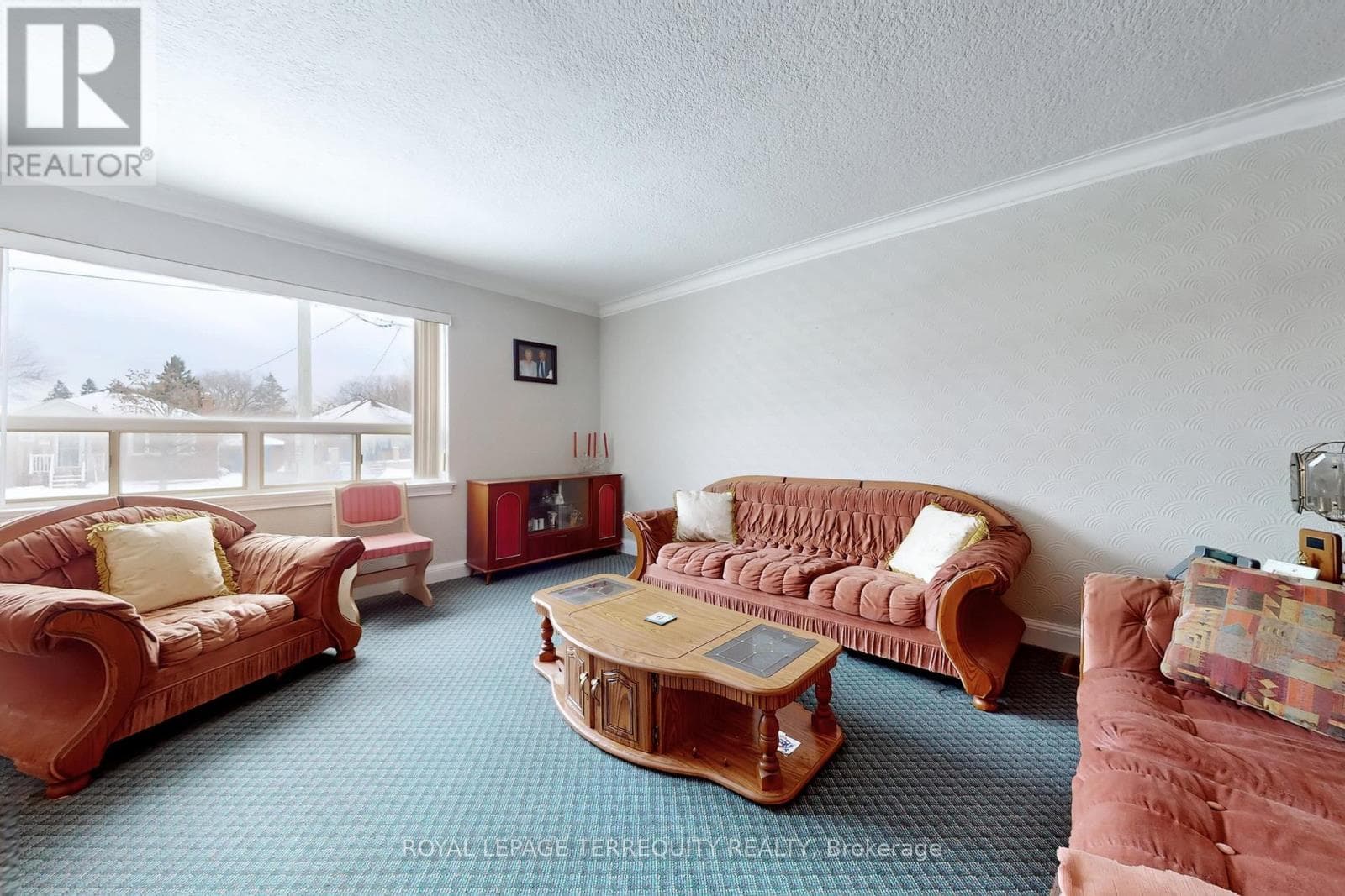 39 COULES COURT photo 3