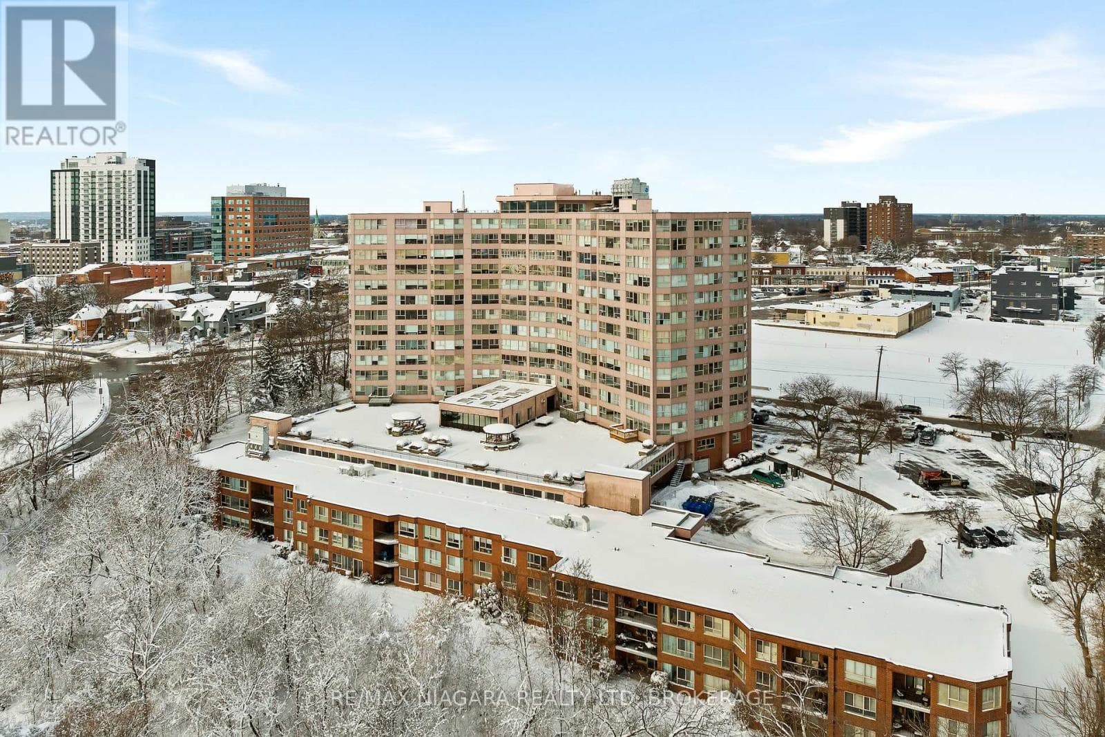 502 - 7 GALE CRESCENT photo 2