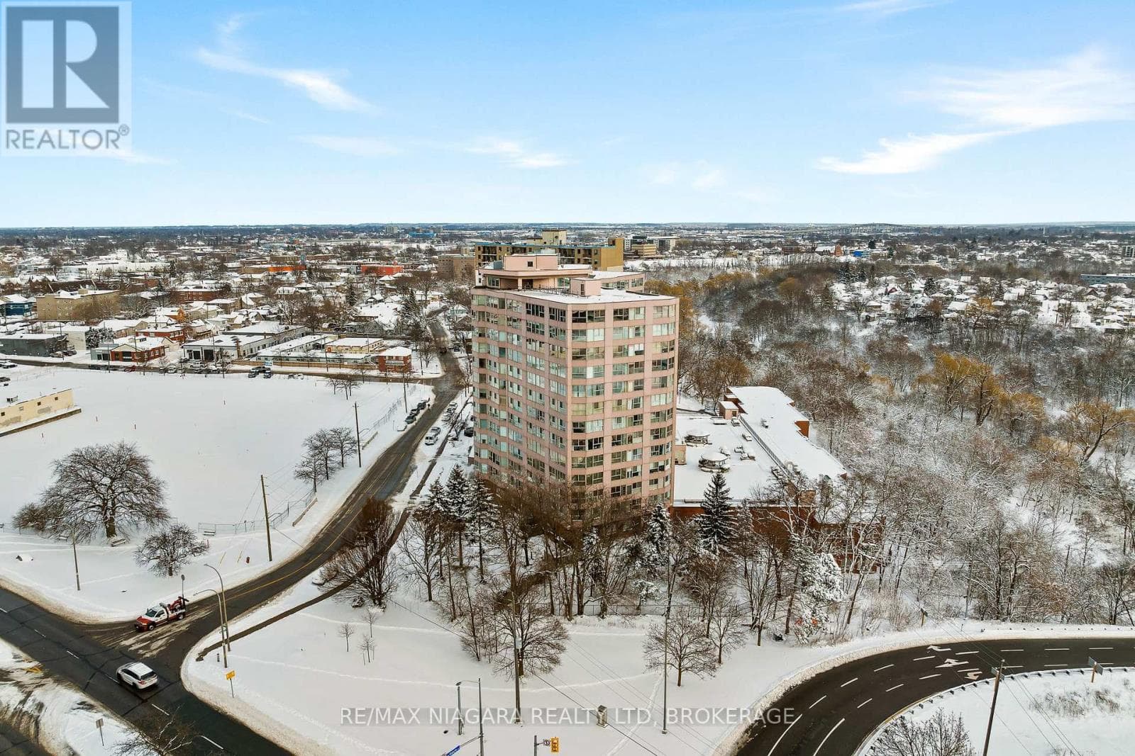 502 - 7 GALE CRESCENT photo 3